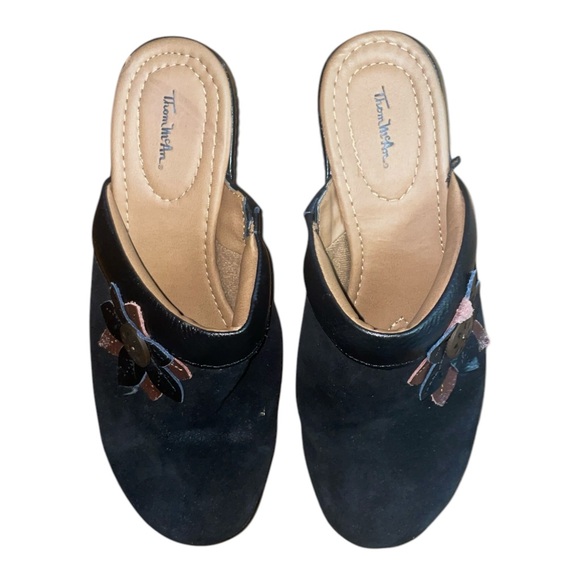 Thom McAn Slip On Clogs Black W/ Flower Accent  #40803 Leather Upper Women’s 8 W - Picture 9 of 12
